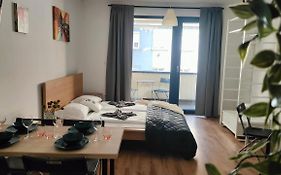 Super Cozy & Central Apartment